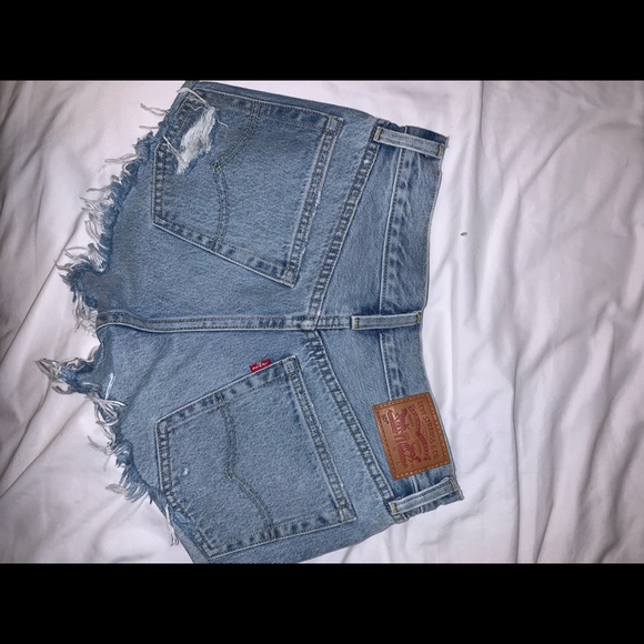 Levi 501 Shorts - Picture 2 of 3
